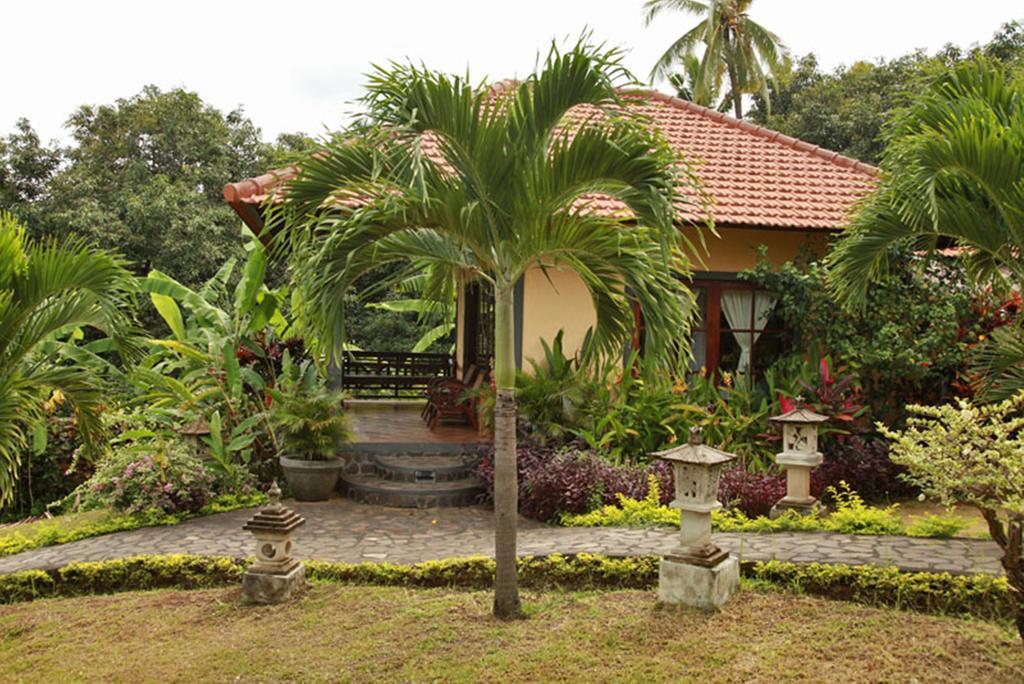Puri Mangga Sea View Resort And Spa Lovina Esterno foto